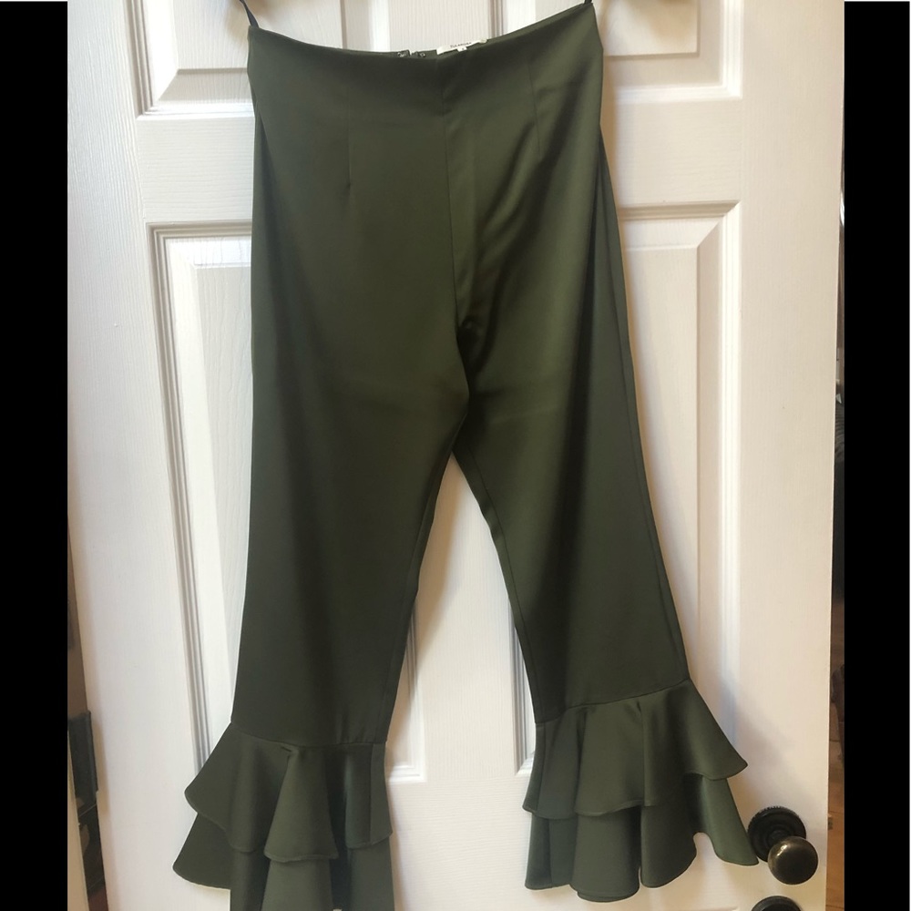 Tularosa Green Ruffle Capri Pants - Picture 6 of 15